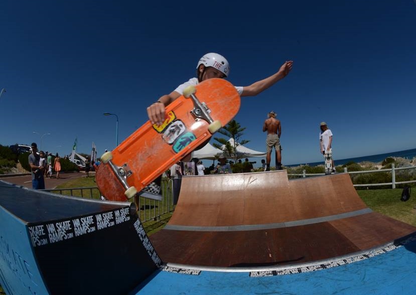 Massive F/S Grab - Photo: @Lividskateboards